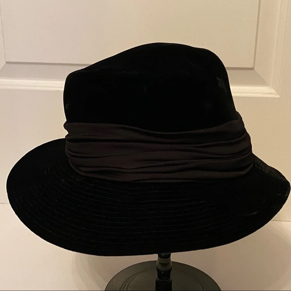 BAMBERGER’S NEW JERSEY HAT VINTAGE BLACK VELVET CLOCHE RIBBON ASYMMETRICAL BRIM
